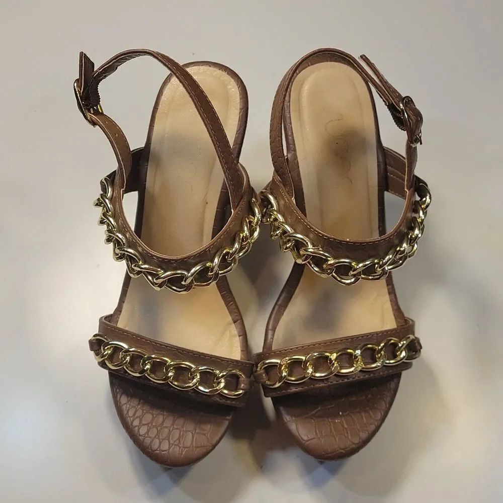 SUGAR PLASFORM WEDGE OPEN TOE ADJUSTABLE ANKLE STRAP/GOLD ACCENT CHAIN SANDAL